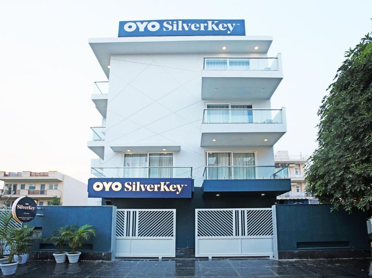 Oyo Flagship Santhi Grand Vijayawāda Exterior photo