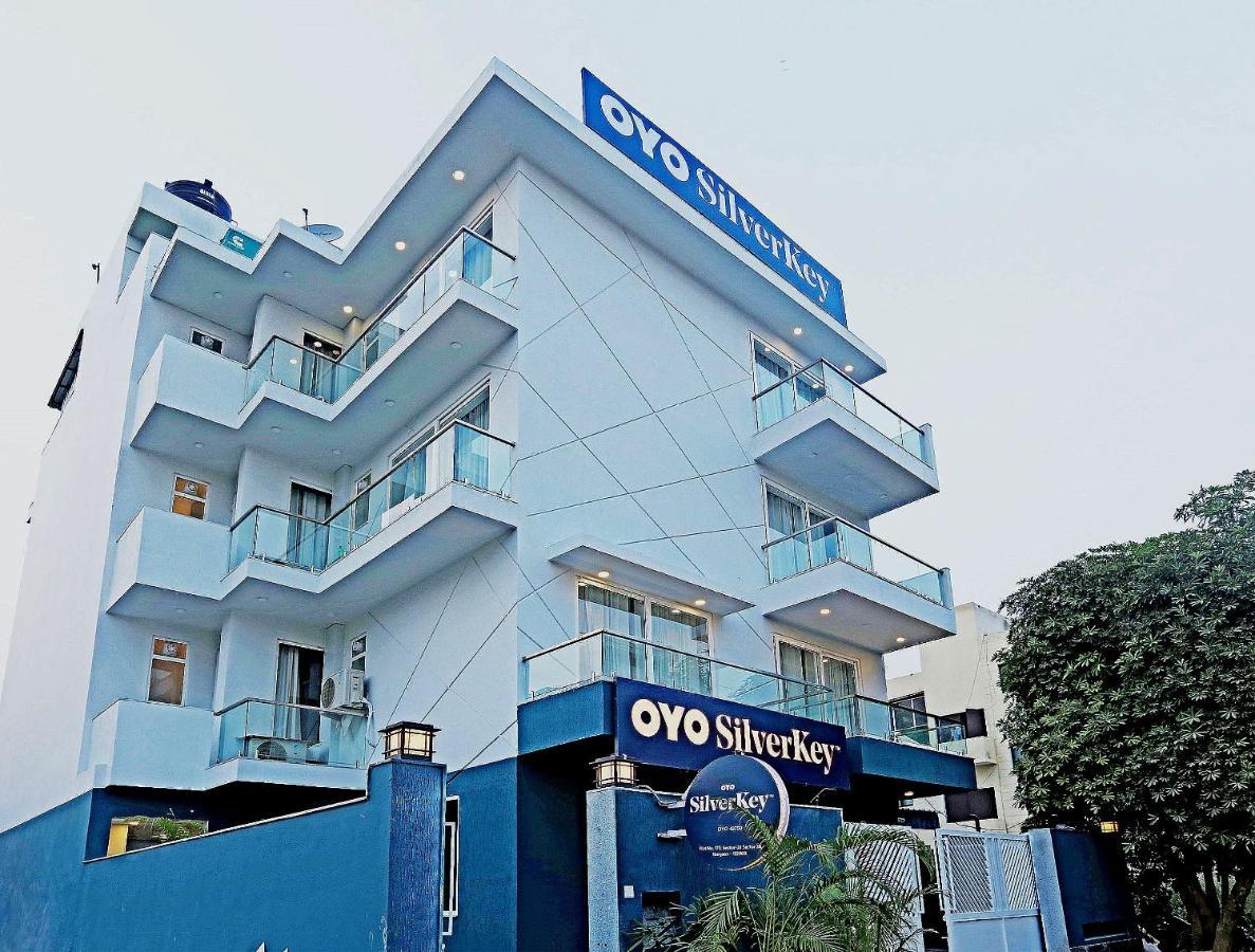 Oyo Flagship Santhi Grand Vijayawāda Exterior photo